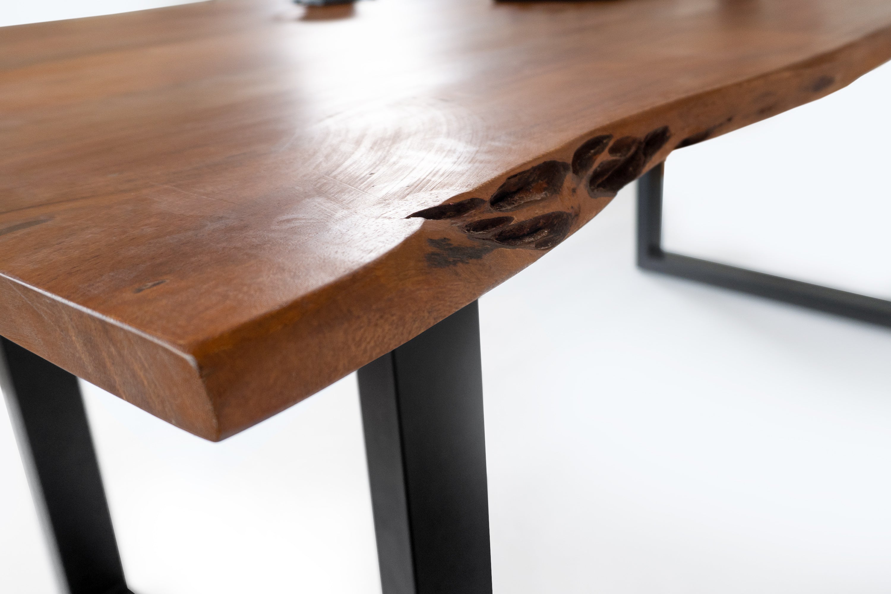 #nussbaumfarben #220x100 #u-gestellschwarz
